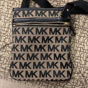 Cross body purse